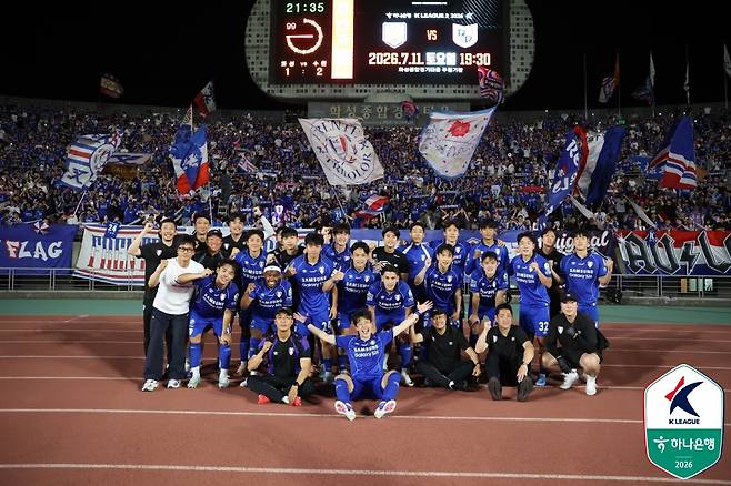화성FC전 승리 후 수원 삼성 선수단. /사진=한국프로축구연맹 제공
