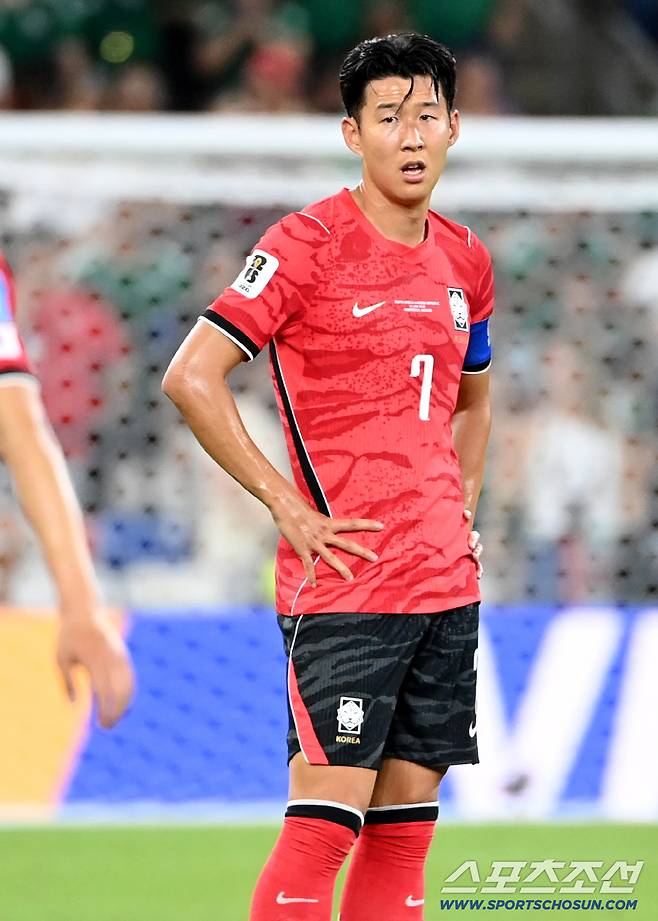 25일(한국시각) 멕시코 몬테레이 인근 과달루페의 에스타디오 몬테레이에서 열린 2026 북중미 월드컵 대한민국과 남아공의 경기. 손흥민이 남아공 마세코의 선제골이 터지자 아쉬워하고 있다. 과달루페(멕시코)=허상욱 기자wook@sportschosun.com/2026.06.25/