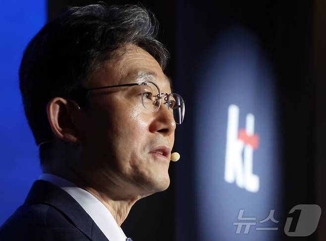 박윤영 KT 대표이사가 6일 서울 광진구 풀만 앰배서더 서울 이스트폴에서 열린 AX Platform Company(인공지능 전환 플랫폼 컴퍼니) 사업전략 기자간담회에 참석해 핵심 전력을 발표하고 있다. 2026.7.6 ⓒ 뉴스1 김진환 기자