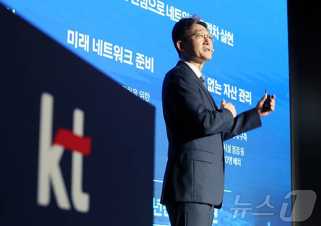 박윤영 KT 대표이사가 6일 서울 광진구 풀만 앰배서더 서울 이스트폴에서 열린 AX Platform Company(인공지능 전환 플랫폼 컴퍼니) 사업전략 기자간담회에 참석해 핵심 전력을 발표하고 있다. 2026.7.6 ⓒ 뉴스1 김진환 기자