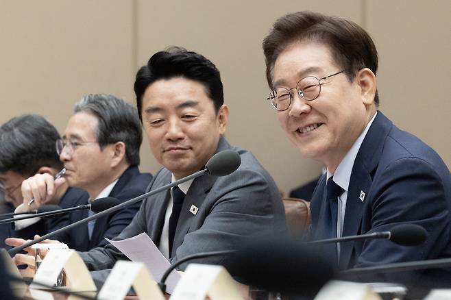 이재명 대통령이 6일 청와대에서 열린 메가프로젝트 민관합동 점검회의에 발언하고 있다. 청와대사진기자단
