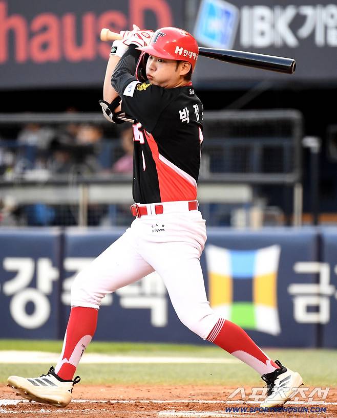 26일 잠실구장에서 열린 두산과 KIA의 주말 3연전 첫 번째 경기. 타격하는 KIA 박정우. 잠실=송정헌 기자songs@sportschosun.com/2026.06.26/