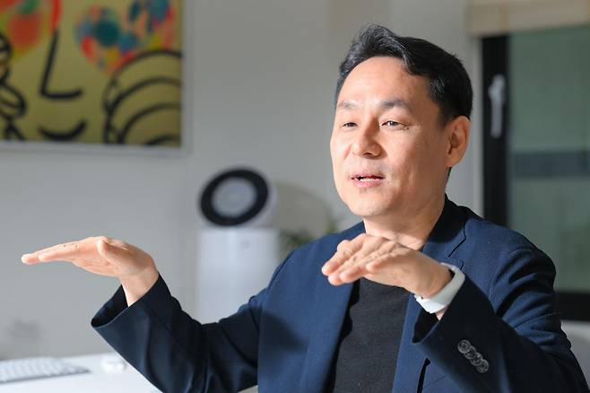조규진 서울대 로보틱스연구소장이 6일 서울 관악구 서울대 제1공학관에서 본보와 인터뷰하고 있다. 박지연 인턴기자