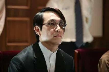 오정세는 영화 '조작된 도시'에서 권력자들을 위해 선량한 사람에게 누명을 씌우는 변호사 민천상을 연기하며 스크린을 오싹하게 만들었다. CJ ENM 제공