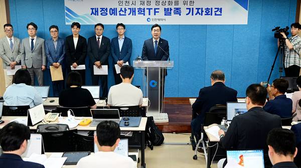 박찬대 인천광역시장이 10일 시청 브리핑룸에서 재정예산개혁TF 발족 기자회견을 하고 있다. 2026.7.10 /인천시 제공