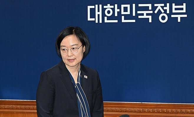 한성숙 국무총리가 이재명 대통령이 해외 순방으로 출국한 지난 7일 서울 종로구 정부서울청사에서 열린 국무회의에 참석하고 있다. 뉴스1