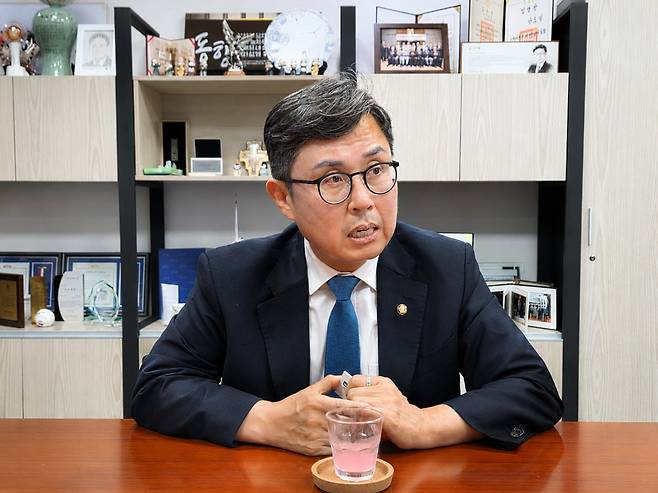 22대 전반기 국회 더불어민주당 디지털자산태스크포스(TF) 간사를 맡았던 안도걸 의원은 이데일리 인터뷰에서 "원화 스테이블코인 관련 디지털자산기본법(2단계 입법)의 연내 통과를 목표로 추진할 계획"이라며 시급한 입법 필요성을 강조했다. (사진=서민지 기자)