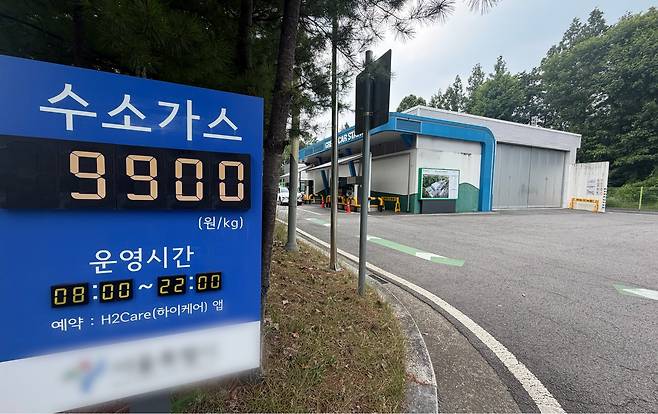 지난달 30일 서울 서초구의 한 수소차충전소. /김진영 기자