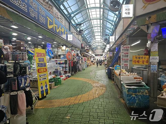 14일 서울 마포구 월드컵시장이 한산한 모습을 보이고 있다. 2026.7.14 ⓒ 뉴스1 정지윤 기자