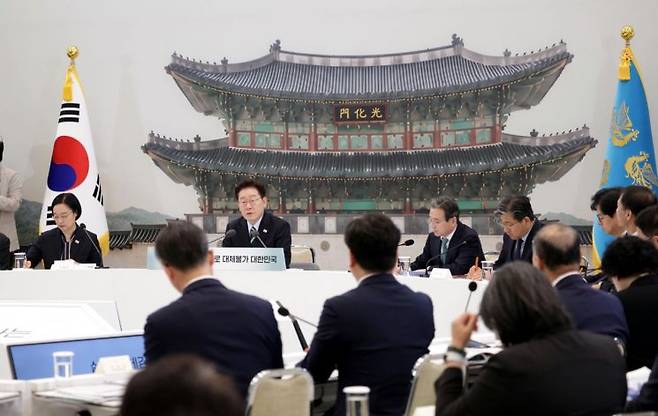 이재명 대통령이 16일 청와대 영빈관에서 열린 부처 업무보고에서 발언하고 있다. 연합뉴스