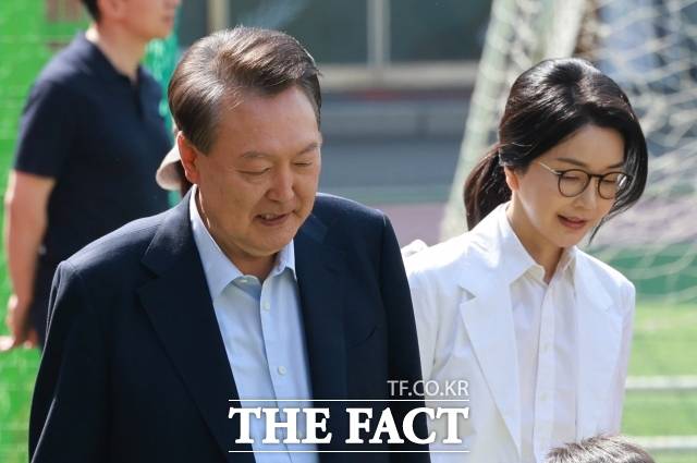 김건희 여사 측이 윤석열 전 대통령의 정치자금법 혐의 사건 유죄 판결에 대한 분석을 담은 의견서를 대법원에 제출했다./더팩트 DB