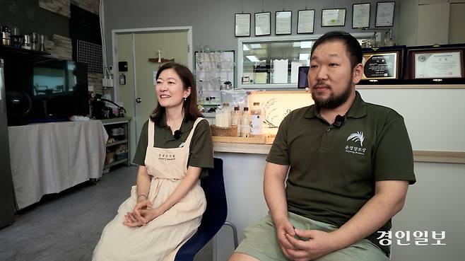 파주 운정양조장 (왼쪽부터) 채미나 대표, 송인식 최고기술책임자(이사). /김도윤PD lkjkdy02@kyeongin.com