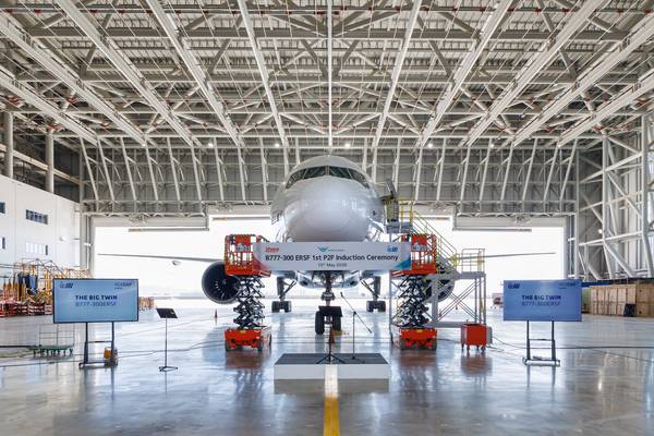 인천국제공항 첨단복합단지에 있는 이스라엘항공우주산업(IAI)의 화물기 개조시설에 비행기가 입고돼 있다. /인천국제공항공사 제공