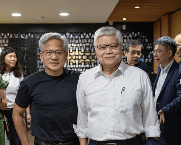 젠슨 황 엔비디아 CEO와 웨이저자 TSMC 회장. 사진=엔비디아