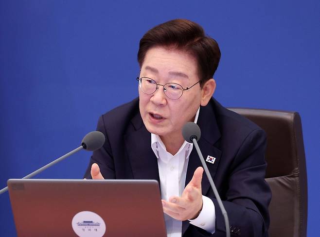 이재명 대통령이 지난 14일 청와대에서 열린 제30회 국무회의에서 발언하고 있다. 청와대사진기자단