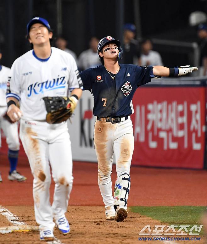 21일 수원KT위즈파크에서 열린 KT와 두산의 경기. 9회초 2사 2루 두산 박찬호가 내야 안타 후 환호하고 있다. 수원=박재만 기자 pjm@sportschosun.com/2026.07.21/