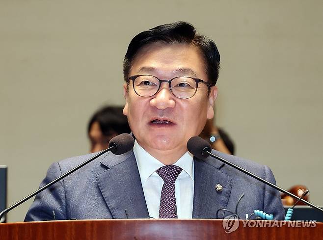 의원총회 발언하는 정점식 원내대표 (서울=연합뉴스) 배재만 기자 = 국민의힘 정점식 원내대표가 21일 국회에서 열린 의원총회에서 발언하고 있다. 2026.7.21 scoop@yna.co.kr