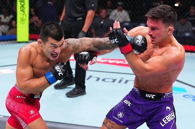 고석현(왼쪽)과 장폴 레보스노야니. 사진=UFC