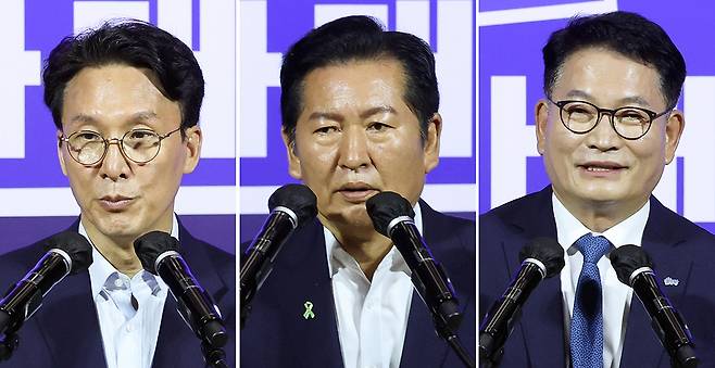 더불어민주당 8·17 전당대회 대표 경선에 진출한 김민석, 정청래, 송영길 후보가 23일 여의도 국회의원회관에서 열린 당대표·최고위원 선출을 위한 예비경선 결과발표에서 발언하고 있다. 뉴시스