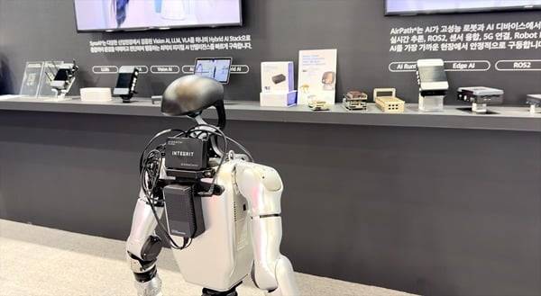 사진: 인티그리트 피지컬 AI 플랫폼 (서울 코엑스, K-Display 2026 피지컬AI 테마관)