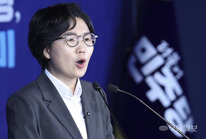 김보미 전 강진군의회 의장이 지난 9일 서울 여의도 더불어민주당 중앙당사에서 당대표 출마 기자회견을 하고 있다. 뉴시스