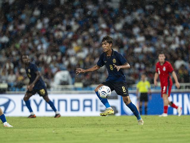 현대자동차가 후원하는 동남아시아 축구대회 ‘아세안 현대컵’ 개막 전에서 경기를 하고 있는 캄보디아와 싱가포르 선수들. 현대차 제공