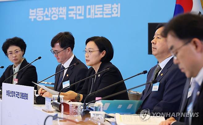 발언하는 한성숙 국무총리 (서울=연합뉴스) 안정원 기자 = 한성숙 국무총리가 27일 서울 중구 대한상공회의소 국제회의장에서 열린 부동산정책 국민 대토론회에 참석, 발언하고 있다. 2026.7.27 jeong@yna.co.kr