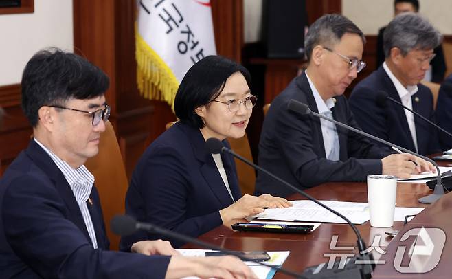 한성숙 국무총리가 29일 오전 서울 종로구 세종대로 정부서울청사에서 열린 비상경제 점검회의에서 모두 발언을 하고 있다. 2026.7.29 ⓒ 뉴스1 김명섭 기자