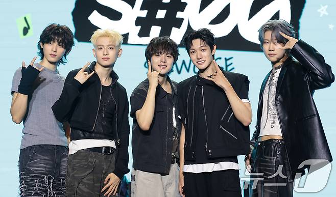 그룹 더윈드(The Wind)의 최한빈(왼쪽부터)과 장현준, 안찬원 타나톤, 박하유찬이 29일 서울 강남구 일지아트홀에서 열린 네 번째 미니앨범 '세컨드 윈드 : S#00(Second Wind : S#00)' 발매 쇼케이스에서 포즈를 취하고 있다. 2026.7.29 ⓒ 뉴스1 권현진 기자