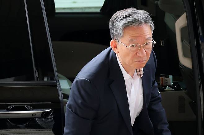 정성호 법무부 장관이 30일 정부과천청사 법무부로 출근하고 있다. 연합뉴스