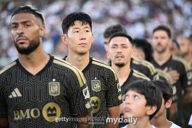 LAFC의 부앙가(왼쪽)와 손흥민이 LA갤럭시전을 앞두고 경기장에 입장했다./게티이미지코리아