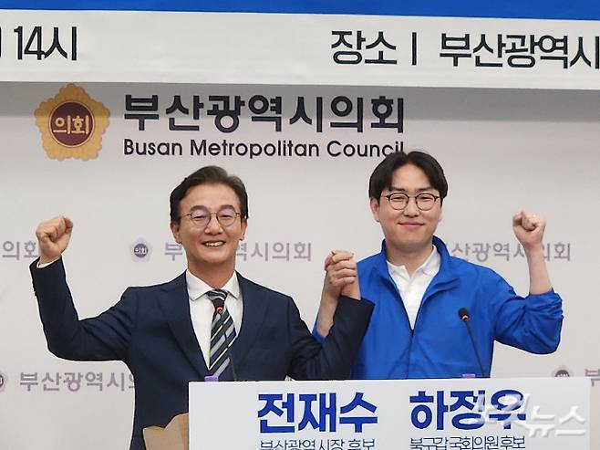 전재수 더불어민주당 부산시장과 하정우 전 대통령실 AI 수석. 정혜린 기자