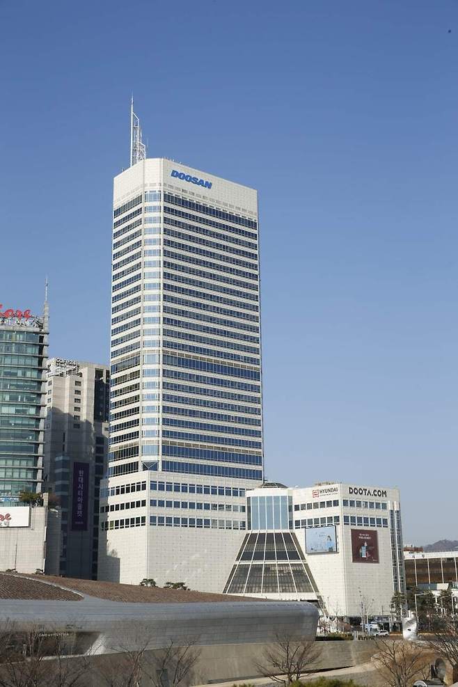 서울 두산 본사 사옥 전경. 두산 제공