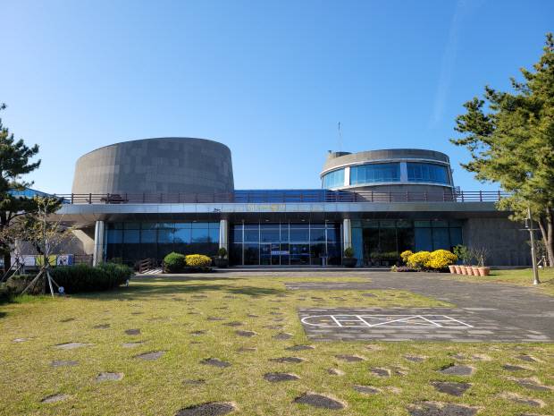 올해 개관 20주년을 맞은 제주해녀박물관 전경. <제주해녀박물관 제공>
