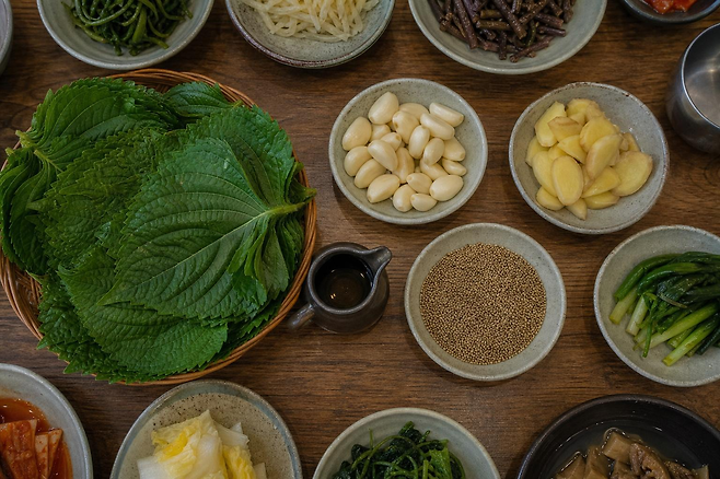 낯선 ‘항염 식재료’를 굳이 찾을 필요없다. 우리가 흔하게 먹었던 각종 향신채와 채소들이 바로 염증을 잡아주는 보양이다. 뉴스이미지