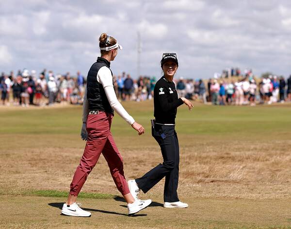 2026년 미국여자프로골프(LPGA) 투어 메이저 골프대회인 제50회 AIG 여자오픈(브리티시 여자오픈)에 출전한 세계랭킹 1위 넬리 코다(미국), 교포 선수 리디아 고(뉴질랜드)가 3라운드에서 경기하는 모습이다. 사진제공=Morgan Harlow/R&A/R&A via Getty Images (사진을 무단으로 사용하지 마십시오.)