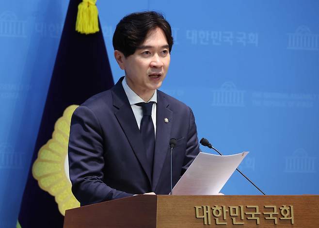 박성훈 국민의힘 수석대변인이 서울 여의도 국회 소통관에서 발언하고 있다.(뉴시스)