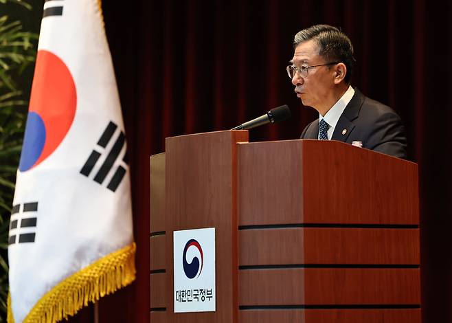 ▲ 정성호 법무부 장관이 3일 정부과천청사 법무부에서 열린 신임 검사 임관식에서 신임 검사들에게 당부의 말을 전하고 있다. 연합뉴스