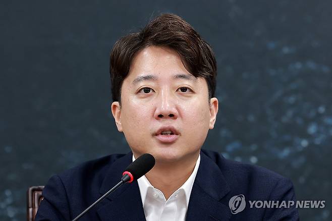 최고위원회의에서 발언하는 개혁신당 이준석 대표 (서울=연합뉴스) 신현우 기자 = 개혁신당 이준석 대표가 3일 국회에서 열린 최고위원회의에 참석해 발언하고 있다. 2026.8.3 nowwego@yna.co.kr