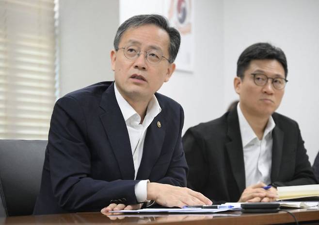 이형일 재정경제부 1차관이 4일 서울 종로구 정부서울청사에서 열린 '제72차 물가관계차관회의'를 주재하고 있다. 재정경제부. 연합뉴스