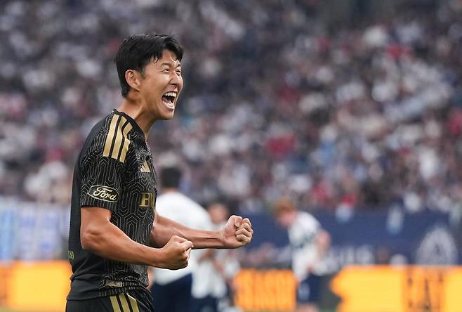 LAFC 손흥민이 1일 캐나다 밴쿠버 BC 플레이스에서 열린 밴쿠버 화이트캡스와 2026 MLS 18라운드 원정 경기에서 전반 선제골을 넣고 환호하고 있다. 밴쿠버=AP 연합뉴스