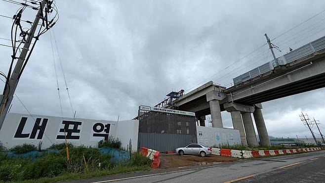 충남 예산 삽교읍에 건설 중인 서해선 내포역. 지난해 7월 7일 착공해 2028년 2월 1월 22일 준공 예정이다. 내포역은 충남도와 예산군이 건설비용 548억원 전액을 부담해 짓고 있다. 신진호 기자