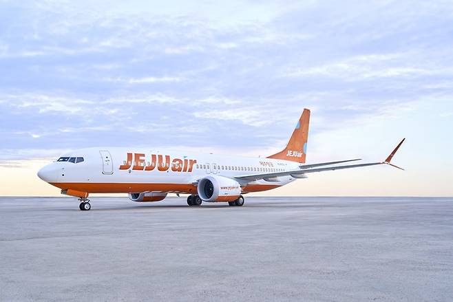 제주항공은 2018년 보잉과 체결한 B737-8 차세대 항공기 50대 구매 계약(40대 확정, 10대 옵션) 체결했다. 제주항공의 B737-8 기종은 2023년부터 차례로 도입했고, 현재 13대를 들여와 운항을 이어오고 있다. / 제주항공