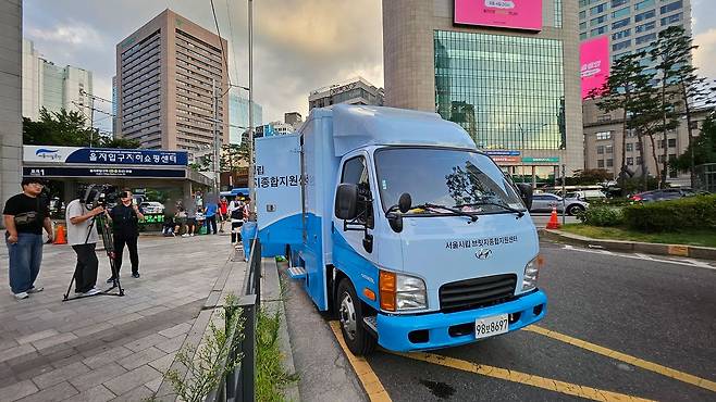 노숙인을 위한 이동목욕차량 모습. 김민욱 기자