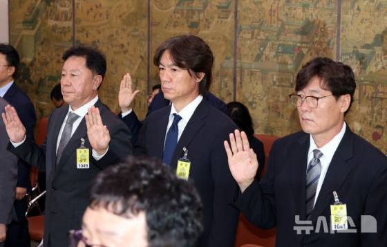 왼쪽부터 정해성 전 전력강화위원장, 홍명보 전 대한민국 축구 국가대표팀 감독, 이임생 전 대한축구협회 기술총괄이사. /사진=뉴시스