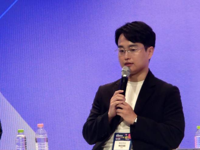 박 교수는 실제 공학 구현에서는 계산 속도와 효율을 높이기 위해 이론적으로 정확한 연산을 그대로 적용하지 않는 경우가 많다고 설명했다. 이 과정에서 이론의 전제와 구현 결과 사이에 틈이 생길 수 있고, 사용자가 원리를 모르면 AI가 만든 코드와 증명에 문제가 있어도 알아채기 어렵다는 것이다. (사진=테크42)