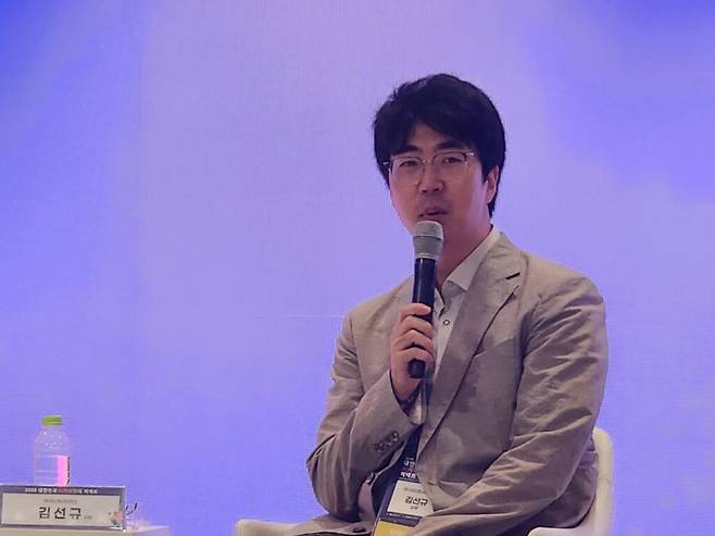 김 상무는 신약개발 AI의 수학적 완성도와 실험 방법론만 설명해서는 시장에서 선택받기 어려운 이유와 연결해 설명했다. (사진=테크42)