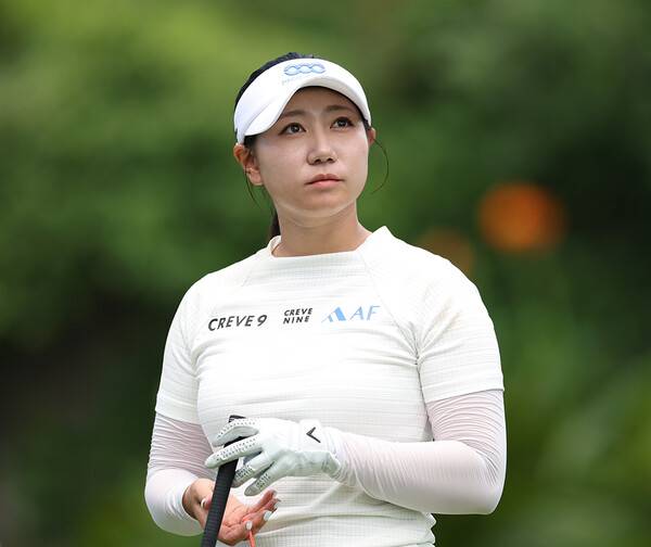 2026년 한국여자프로골프(KLPGA) 투어 제13회 제주삼다수 마스터스에 출전한 강채연 프로가 2라운드에서 경기하는 모습이다. 사진제공=KLPGA (사진을 무단으로 사용하지 마십시오.)