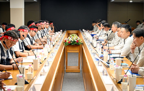 현대자동차 노사가 6일 울산공장 본관 동행룸에서 2026년 임금협상 상견례를 가지고 있다. (현대차 제공)