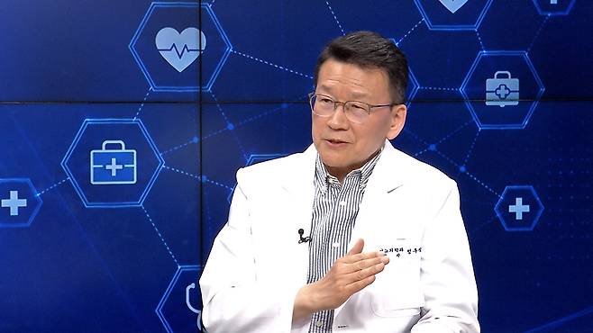 정우식 이대목동병원 비뇨의학과 교수 “남성 갱년기는 나이 탓으로만 넘기기 쉽지만, 정확히 진단하면 관리와 치료가 가능하다”며 “중년 이후 피로와 무기력, 성기능 저하가 오래 이어진다면 혼자 고민하기보다 비뇨의학과 진료를 통해 원인을 확인하는 것이 필요하다”고 말했다. /서울경제TV ‘지금 명의’ 캡처